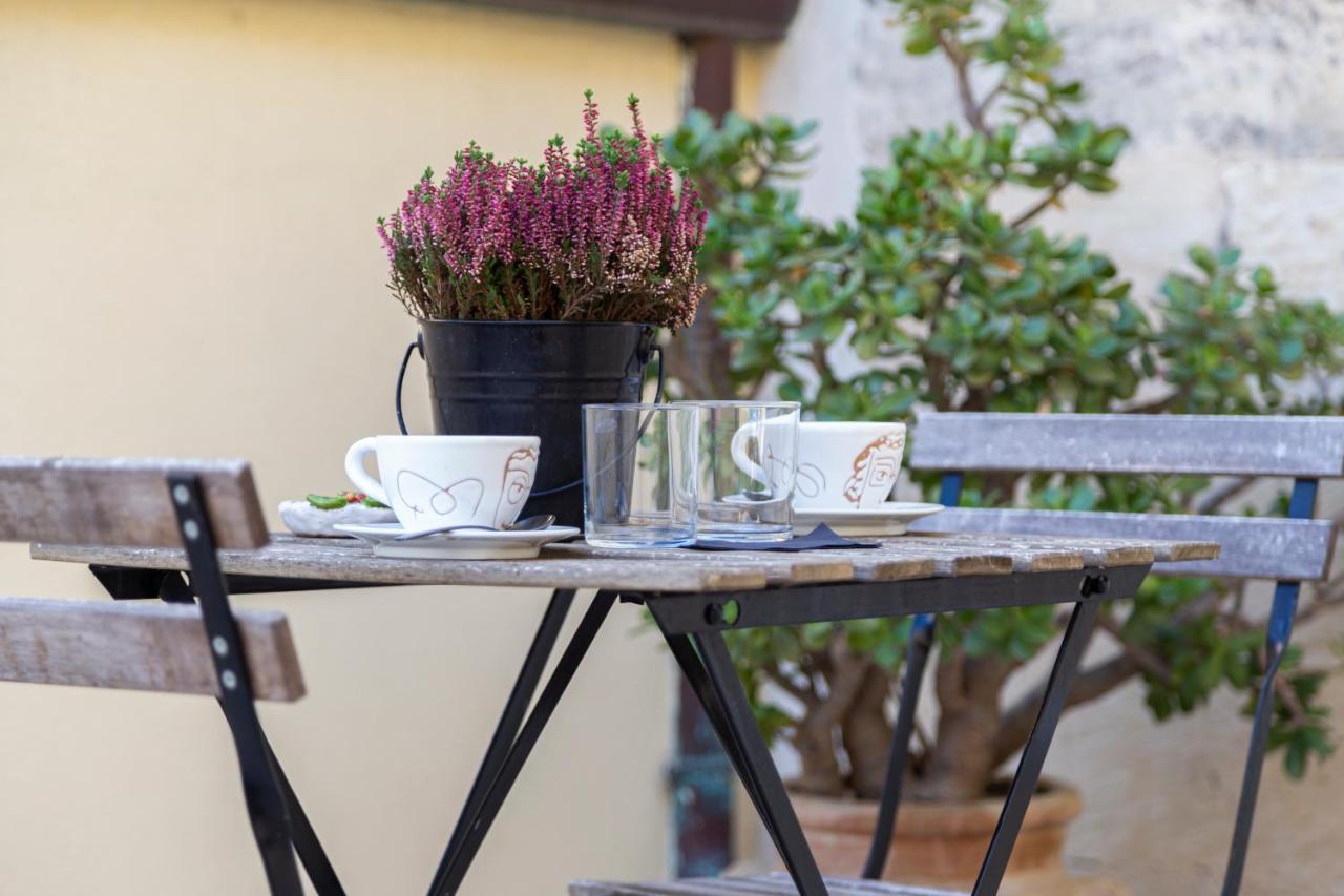 Casa Mamma Elvira Bed & Breakfast Lecce Eksteriør bilde